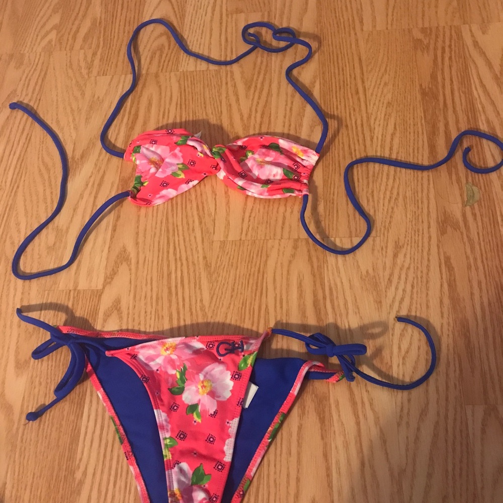 Gilly Hicks Bikini Set
